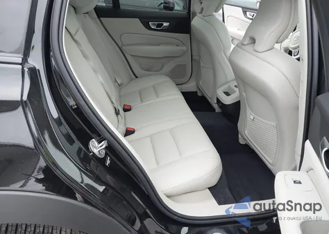 2026 Volvo V60 Cross Country Plus, B5 Awd Gas (Mild Hybrid) z USA, uszkodzony, nr VIN YV4L12WK8T2170272